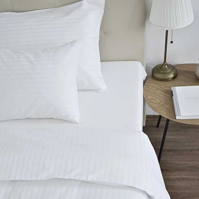 Hotel damaszt 1 cm csíkos ágyneműhuzat garnitúra 100% pamut - áthajtós - 3 db-os /Paplan+Fél+Kispárna/ 140 gr/m2