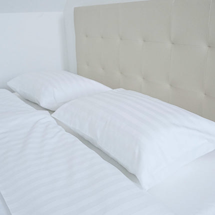 Hotel szatén 2 cm csíkos ágyneműhuzat - 50% Pamut - 50% PE - áthajtós - 2 db-os szett - 140 gr/m2 - csomagos
