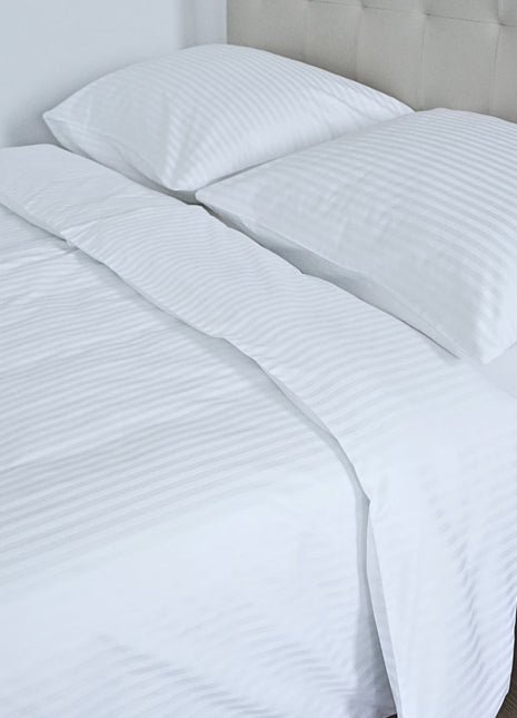 Hotel damaszt párnahuzat 1 cm csíkos 100% pamut - áthajtós - 140 gr/m2