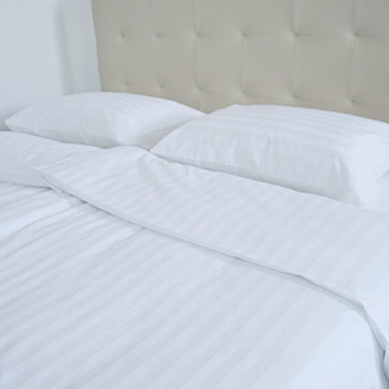 Hotel szatén 2 cm csíkos ágyneműhuzat - 50% Pamut - 50% PE - áthajtós - 2 db-os szett - 140 gr/m2 - csomagos