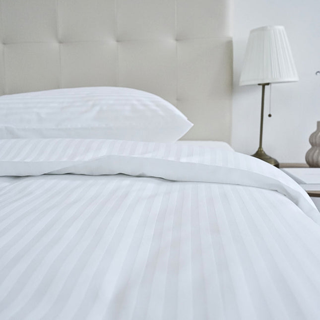 Hotel damaszt paplanhuzat 1 cm csíkos 100% pamut - áthajtós - 140 gr/m2