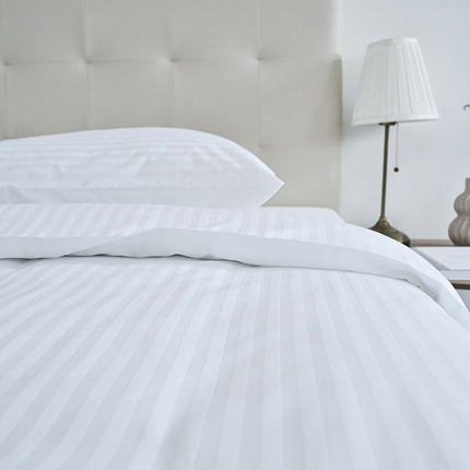 Hotel szatén 1 cm csíkos ágyneműhuzat garnitúra 100% pamut - áthajtós - 2 db-os szett - 140 gr/m2 - csomagos