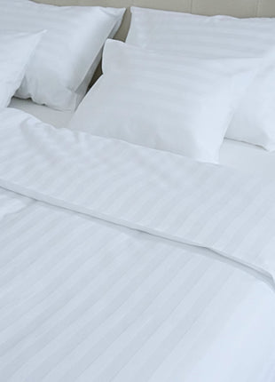 Hotel szatén csíkos ágyneműhuzat garnitúra – 50% pamut / 50% poliészter – 20 mm – 140 g/m²