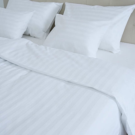 Hotel szatén 2 cm csíkos ágyneműhuzat - 50% Pamut - 50% PE - áthajtós - 3 db-os szett - 140 gr/m2 - csomagos