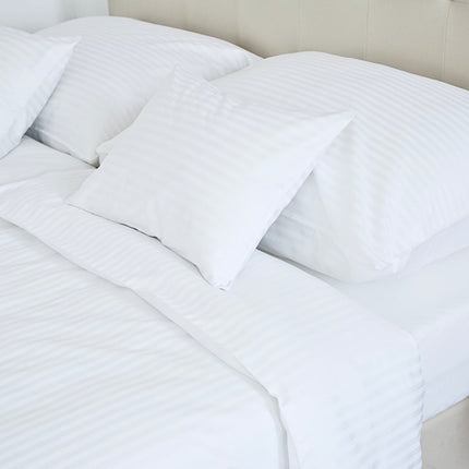 Hotel damaszt 1 cm csíkos ágyneműhuzat garnitúra 100% pamut - áthajtós - 3 db-os /Paplan+Fél+Kispárna/ 140 gr/m2