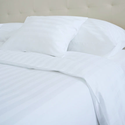 Hotel szatén 2 cm csíkos ágyneműhuzat - 80% Pamut - 20% PE - áthajtós - 3 db-os szett - 150 gr/m2 - csomagos