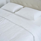 Hotel szatén 1 cm csíkos ágyneműhuzat garnitúra 100% pamut - áthajtós - 2 db-os szett - 140 gr/m2 - csomagos