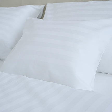 Hotel szatén 2 cm csíkos ágyneműhuzat - 50% Pamut - 50% PE - áthajtós - 3 db-os szett - 140 gr/m2 - csomagos