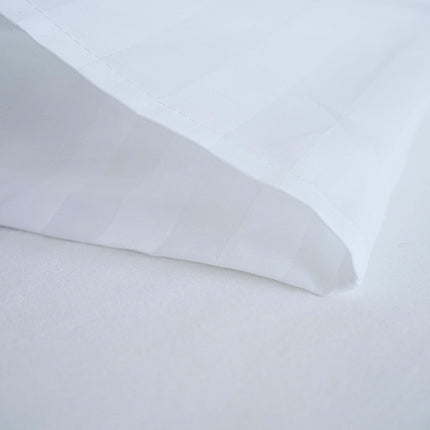 Hotel szatén 2 cm csíkos ágyneműhuzat - 50% Pamut - 50% PE - áthajtós - 2 db-os szett - 140 gr/m2 - csomagos