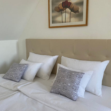 Szürke autós kispárna - 40x40 cm