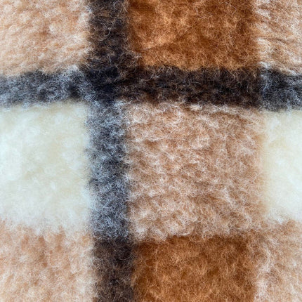 Kétoldalas barna kockás bárány gyapjú takaró