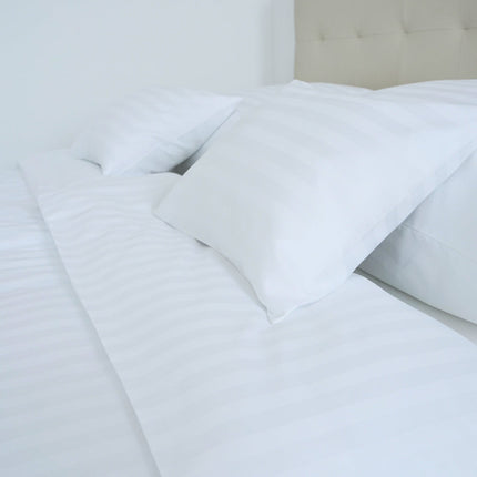 Hotel szatén 2 cm csíkos ágyneműhuzat - 80% Pamut - 20% PE - áthajtós - 3 db-os szett - 150 gr/m2 - csomagos