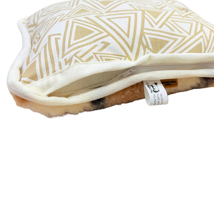 Egyoldalas barna kockás gyapjú arany-fehér mintás kispárna - 30x40 cm