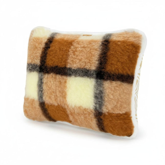 Egyoldalas barna kockás gyapjú arany-fehér mintás kispárna - 30x40 cm