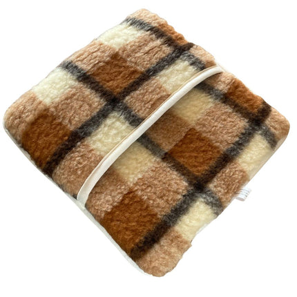 Gyapjú barna kockás lábmelegítő - 42x42 cm - nagy