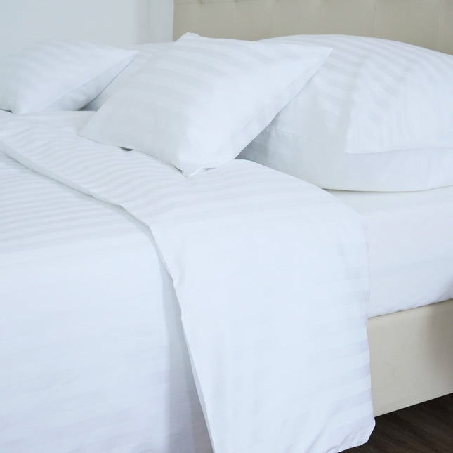 Hotel szatén 2 cm csíkos ágyneműhuzat - 80% Pamut - 20% PE - áthajtós - 3 db-os szett - 150 gr/m2 - csomagos