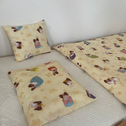 Bézs fekvő kutyás kispárna - 35x40 cm