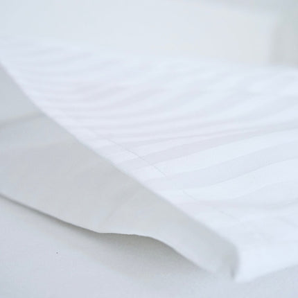 Hotel damaszt párnahuzat 1 cm csíkos 100% pamut - áthajtós - 140 gr/m2