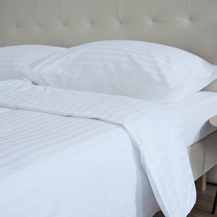 Hotel szatén 2 cm csíkos ágyneműhuzat - 50% Pamut - 50% PE - áthajtós - 2 db-os szett - 140 gr/m2 - csomagos
