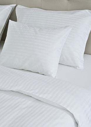 Hotel damaszt szatén csíkos ágyneműhuzat garnitúra – 100% pamut – 10 mm csíkozás - 140 g/m²