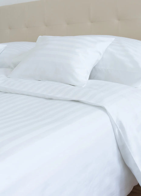 Hotel damaszt szatén csíkos párnahuzat – 100% pamut – 20 mm csíkozás - 140 g/m²