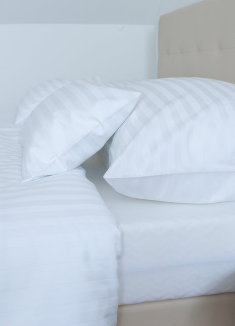 Hotel damaszt szatén csíkos ágyneműhuzat garnitúra – 100% pamut – 20 mm csíkozás - 140 g/m²