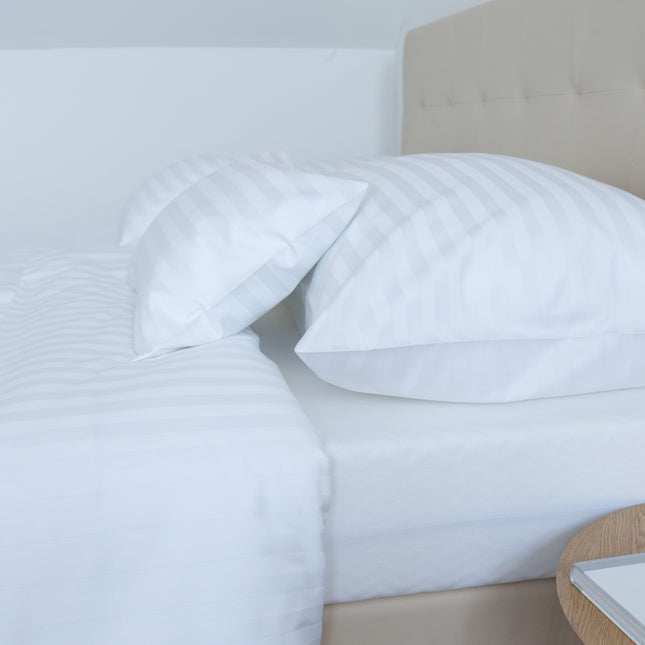 Hotel szatén 2 cm csíkos ágyneműhuzat garnitúra 100% pamut - áthajtós - 3 db-os szett 140 gr/m2 - csomagos