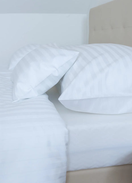 Hotel damaszt szatén csíkos párnahuzat – 100% pamut – 20 mm csíkozás - 140 g/m²
