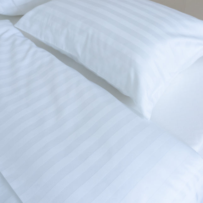 Hotel damaszt 2 cm csíkos ágyneműhuzat garnitúra 100% pamut - áthajtós - 2 db-os szett - 140 gr/m2