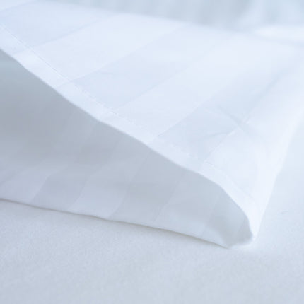 Hotel damaszt 2 cm csíkos ágyneműhuzat garnitúra 100% pamut - áthajtós - 3 db-os szett - 140 gr/m2