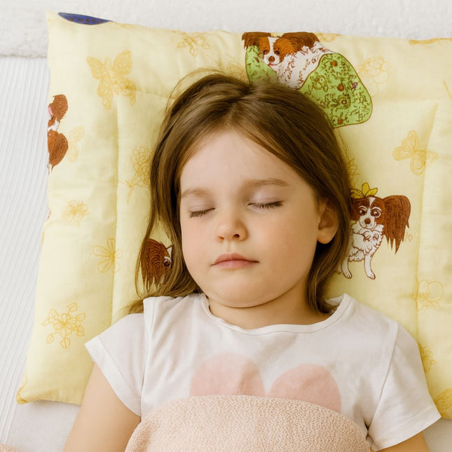 Bézs kutyás steppelt lapos gyerekpárna