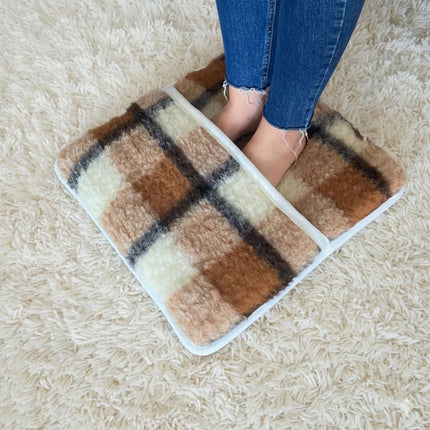 Gyapjú barna kockás lábmelegítő - 42x42 cm - nagy