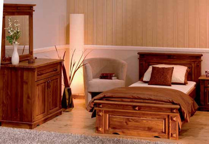 Queen - Antikolt fenyő ágykeret