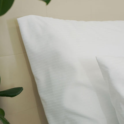 Elegáns csíkos poliészter szatén ágyneműhuzat - 100% PE - áthajtós - 2 db-os szett - 130 gr/m2 - csomagos