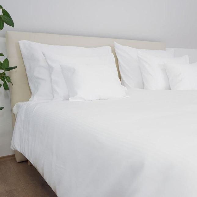 Elegáns csíkos poliészter szatén ágyneműhuzat - 100% PE - áthajtós - 2 db-os szett - 130 gr/m2 - csomagos