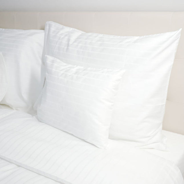 Hotel szatén csíkos ágyneműhuzat - 80% Pamut - 20% PE - áthajtós - 3 db-os szett - 150 gr/m2 - csomagos